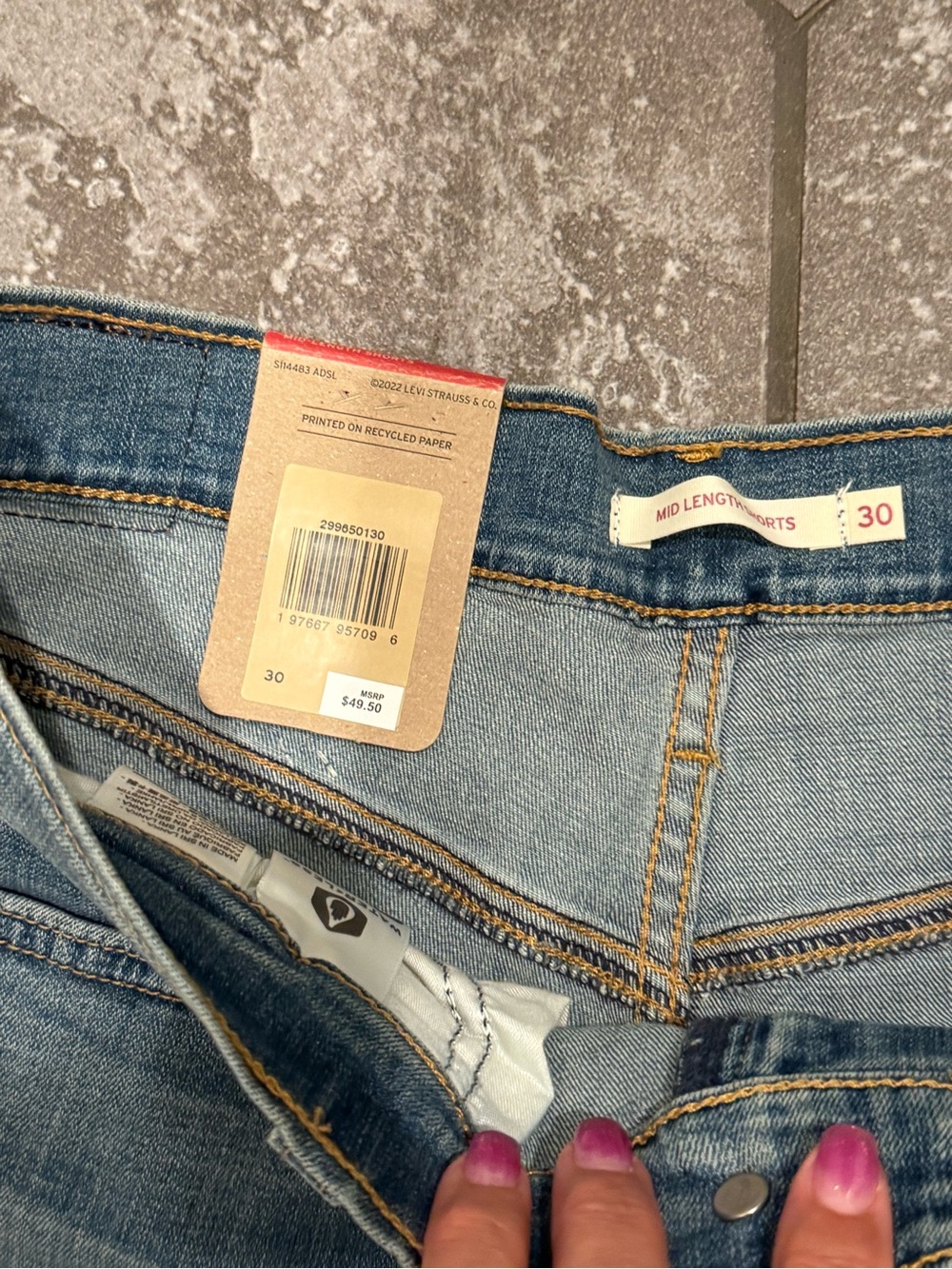 Levi’s Mid Length Denim Shorts Size 30 NWT Light Wash Mid Rise 4” Inseam - Picture 2 of 5